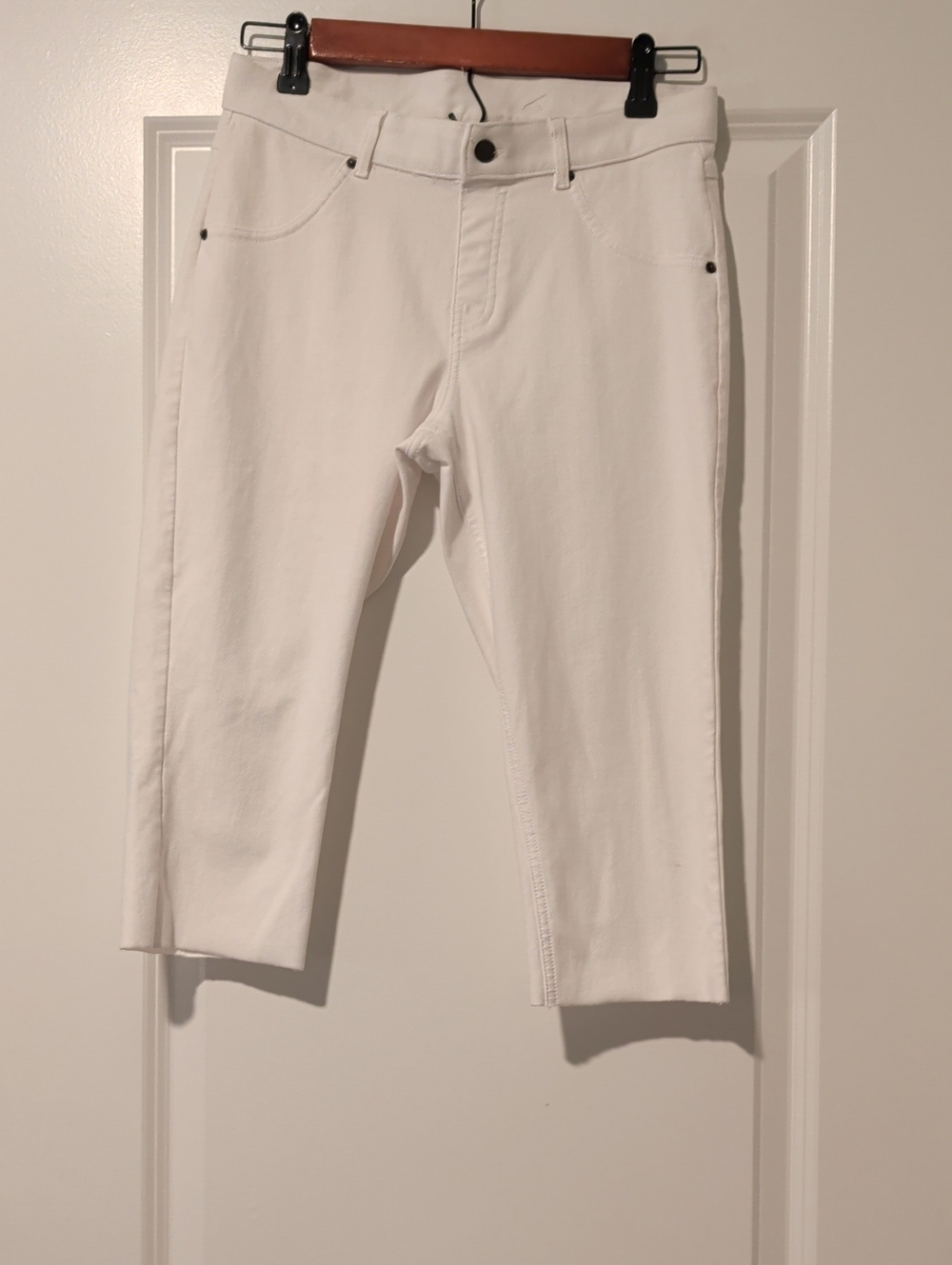 HUE White Cropped Stretch Jeans Capris